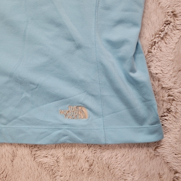 ✨️CL Vtg North Face Blue Short Sleeve V Neck Button Accent Vaporwick Top Size S - Picture 6 of 12